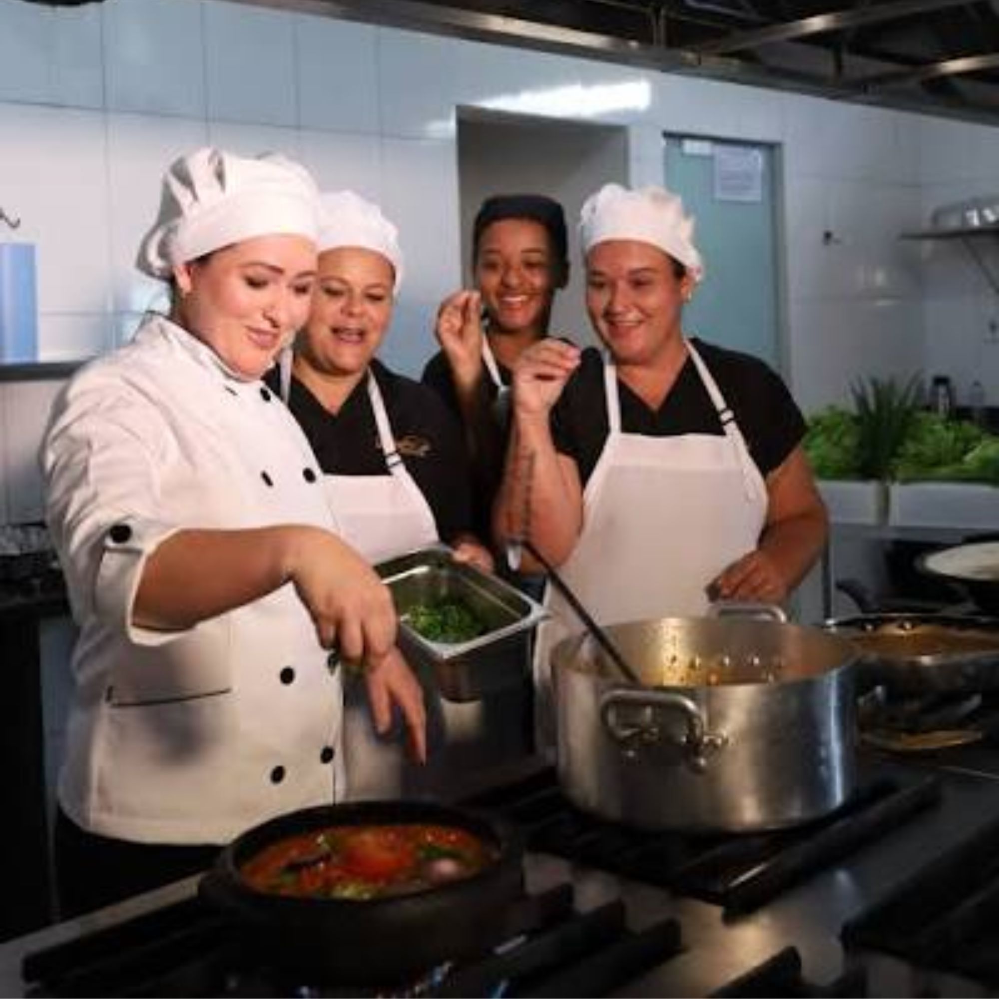 INSTITUTO BH FUTURO LANÇA OPORTUNIDADE DE EMPREGO PARA AUXILIAR DE COZINHAINSTITUTO BH FUTURO LANÇA OPORTUNIDADE DE EMPREGO PARA AUXILIAR DE COZINHA