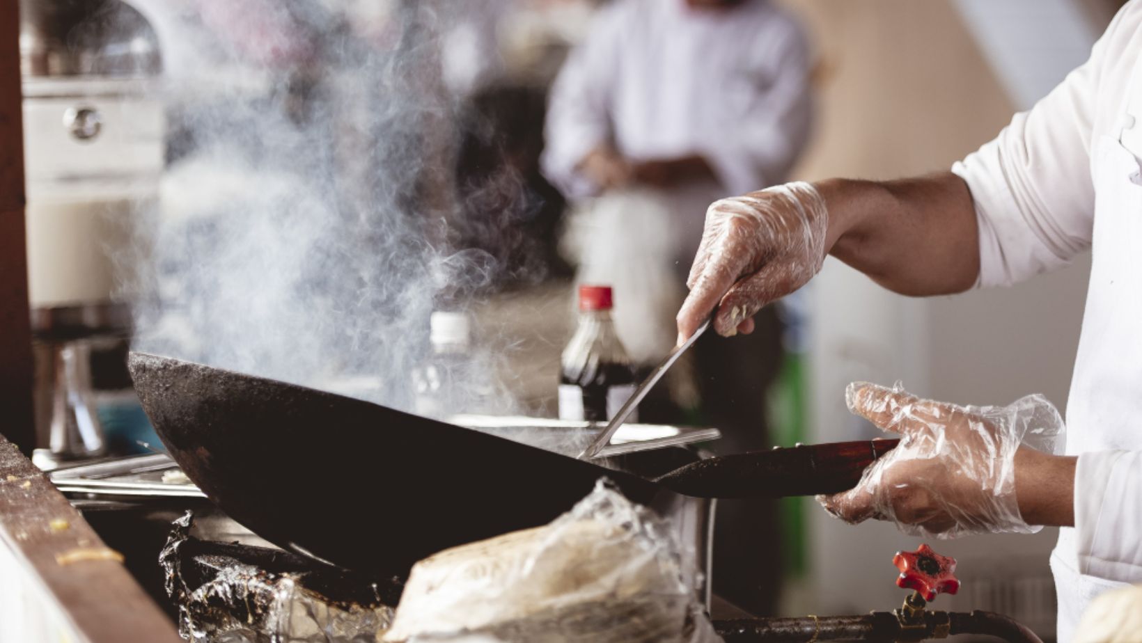 COZINHEIRA e AUXILIAR
